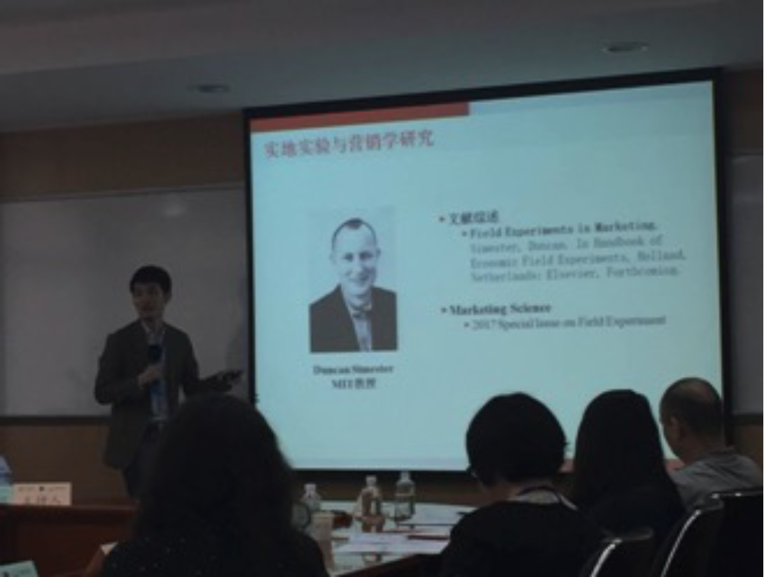 一群人在開會
描述已自動生成